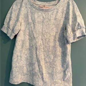 LOFT Light gray floral textured short sleeve
